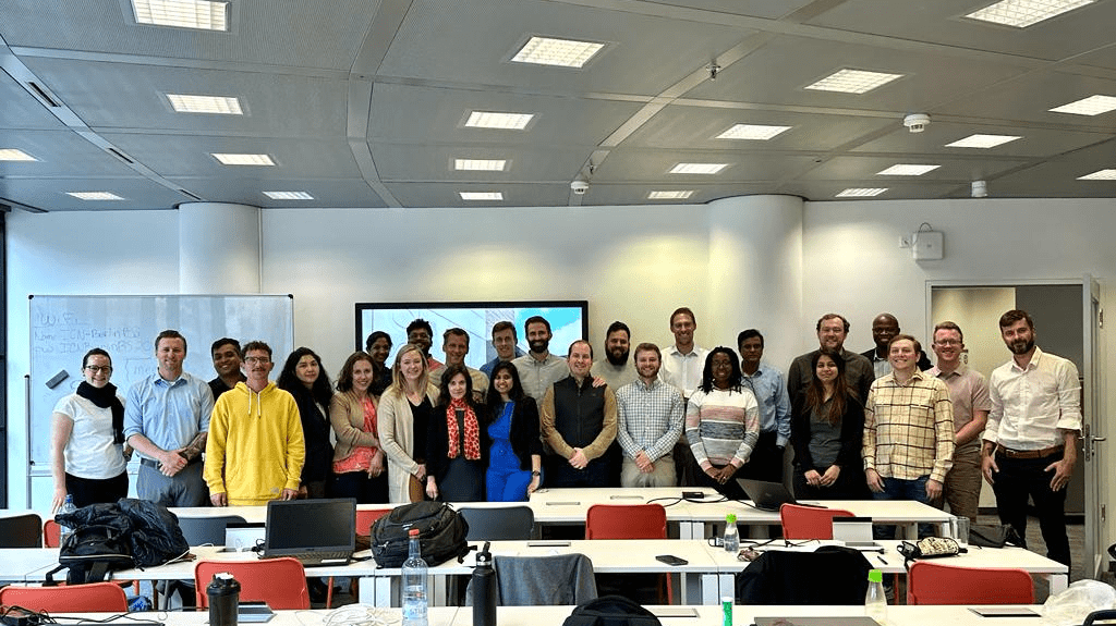 EWI Researchers discuss with international MBA Students