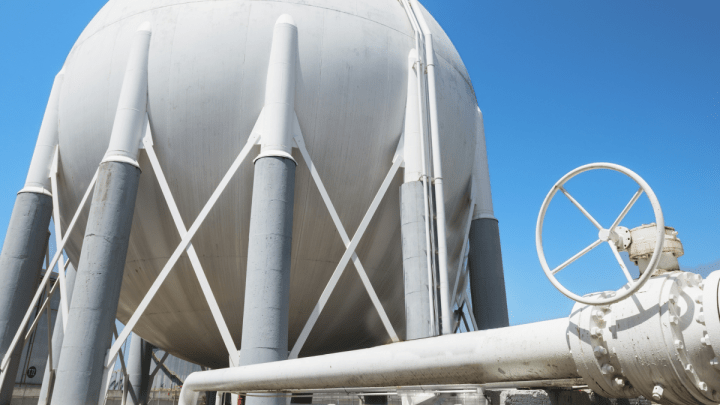 Low-carbon hydrogen: analysis of costs and regulation